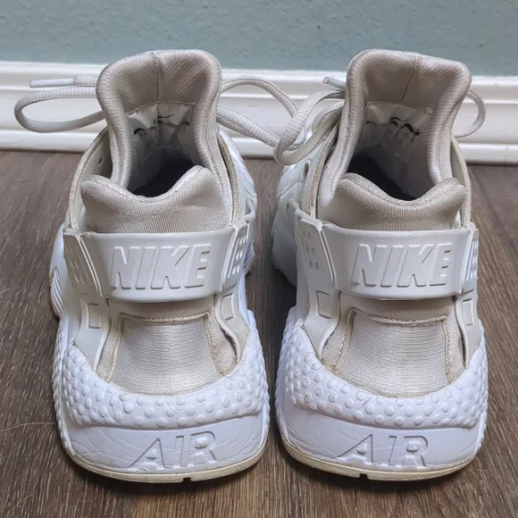 Nike Huarache Shoes white silver leather GUC 9.5 - Picture 2 of 7